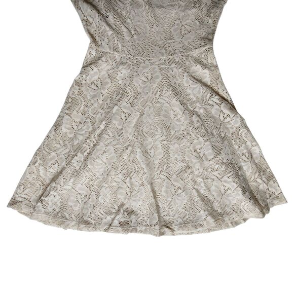 No Boundaries Cream Floral Lace Overlay Short Sleeve Mini Dress Sz S - Picture 4 of 11